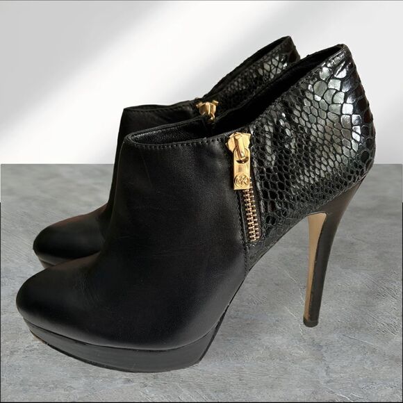 MICHAEL Michael Kors York Platform Black Ankle Booties - Sz 7.5 - Picture 9 of 9